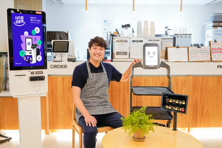 SK브로드밴드는 매장 운영 소상공인들의 비용을 줄여주고 고객 편의성을 높여주는 소상공인 전용 상품‘더드림 성공팩’을 출시했다.