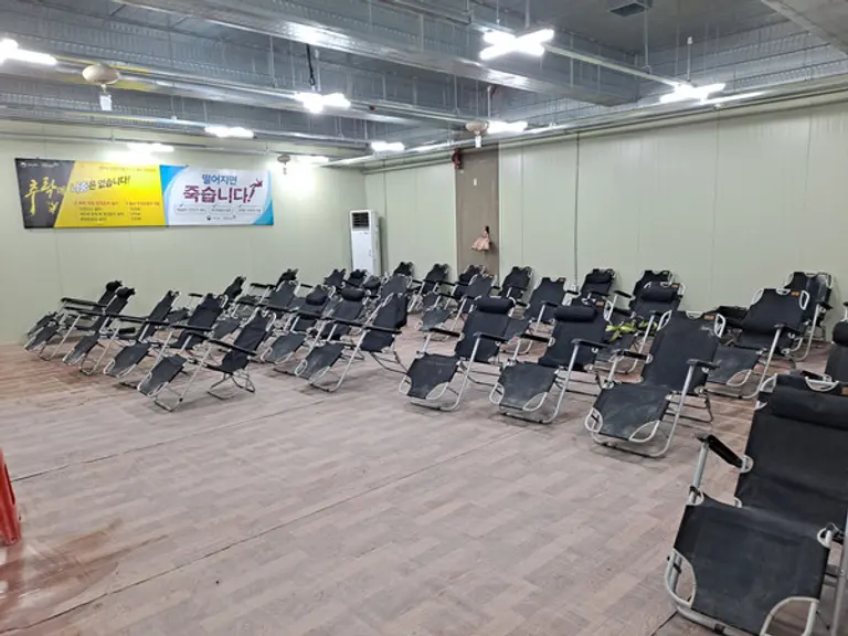 현장 내 근로자들이 편하게 누워서 쉴 수 있는 DL건설 휴게실 모습 (사진제공. DL건설)