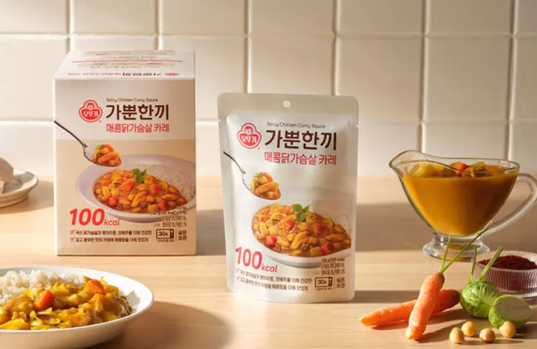 오뚜기 가뿐한끼 매콤닭가슴살 카레 연출컷