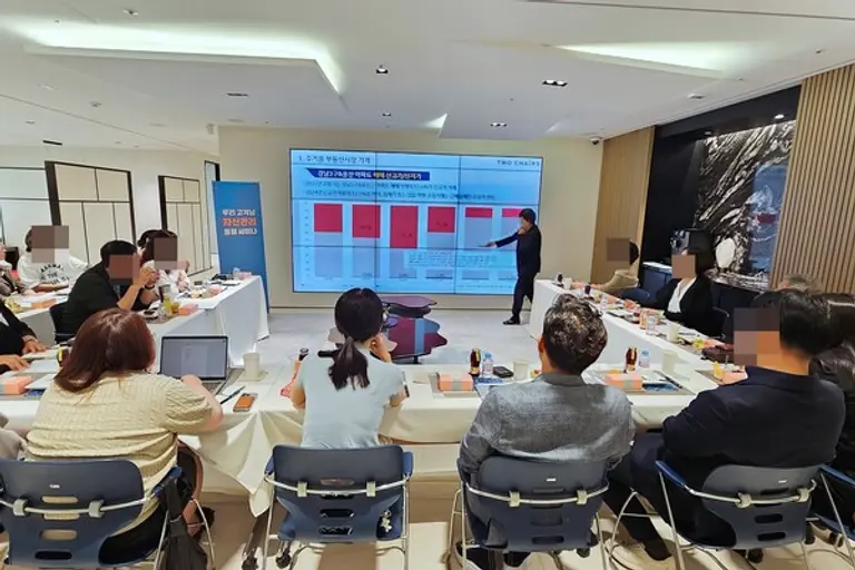 함영진 우리은행 부동산리서치랩장이 지난 11일 서울 강남구 우리은행 TCE강남센터에서 주거용 부동산 시장을 강의했다. [출처: 우리은행]