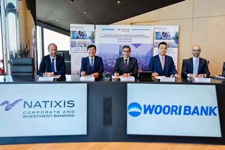 왼쪽부터 브루노 르 생(Bruno Le Saint) 나틱시스 아시아태평양 지역 대표, 기동호 우리은행 기업투자금융부문장, 모하메드 칼랄라(Mohamed Kallala) 나틱시스 글로벌 총괄 대표, 강신국 우리PE자산운용 대표, 마크 덴진(Marc Denjean) 나틱시스 자금운용부문 대표다. [출처: 우리금융그룹]