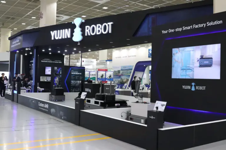 유진로봇은 지난 5월 코엑스에서 열린 ‘2024 스마트공장 자동화산업전(SF+AW,Smart Factory+Automation World)’에서 최대 2톤까지 이송 가능한 ‘고중량 커스텀 AMR’을 처음으로 선보였다.