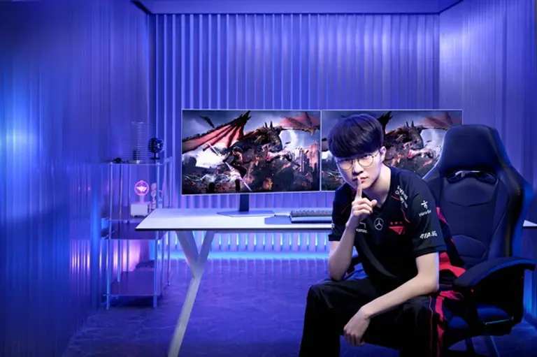 T1 페이커 선수가 삼성전자 OLED 게이밍 모니터 