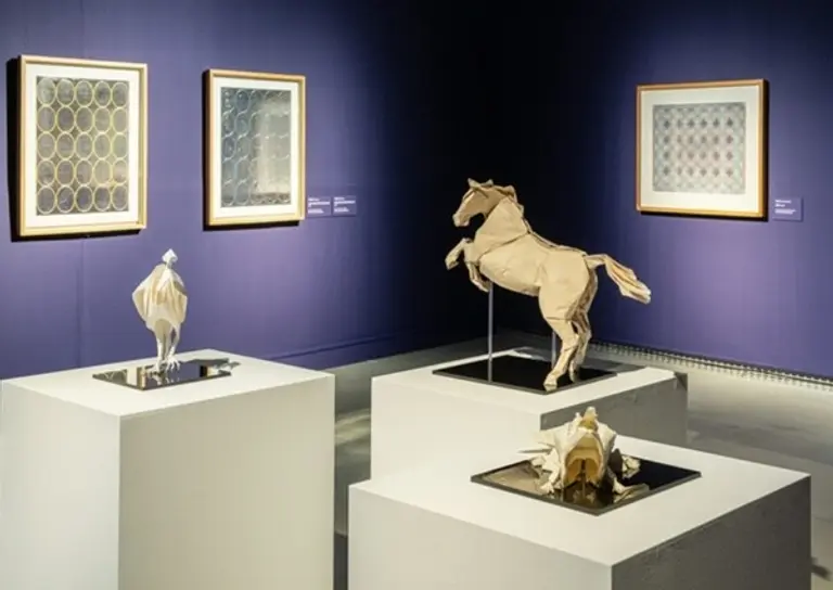  * 광주시립미술관 2024 여름특별전 ‘우주의 언어-수 x 한국미술명작’에 전시된 정재일 작가의 종이접기 작품들. /제공: 광주시립미술관