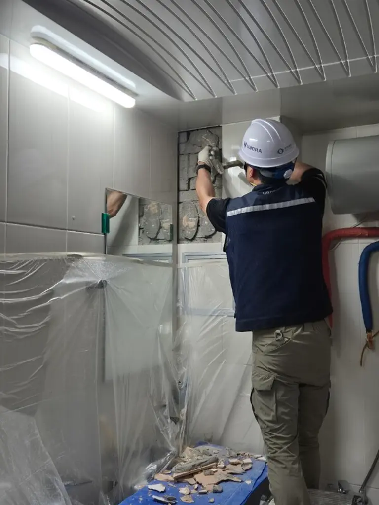 반도건설 임직원이 노후화된 