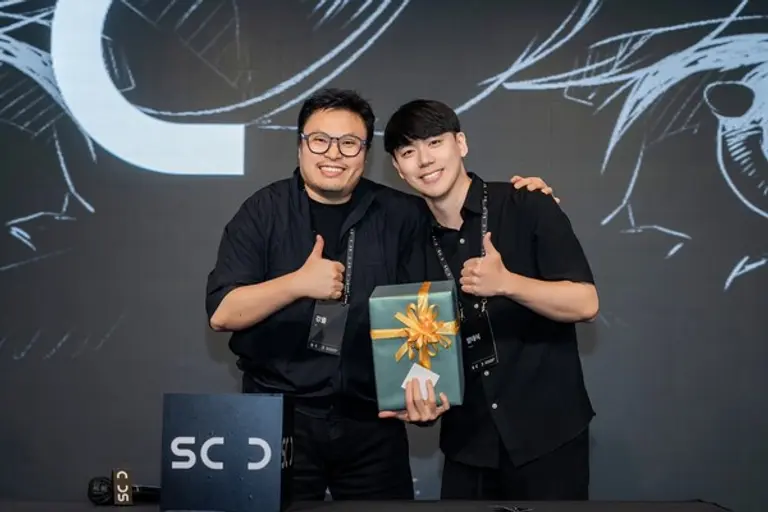 카카오엔터테인먼트의 ‘스토리 크리에이터스 데이(SCD)’ 행사에 참석한 강풀 작가(왼쪽)와 짤태식 작가.