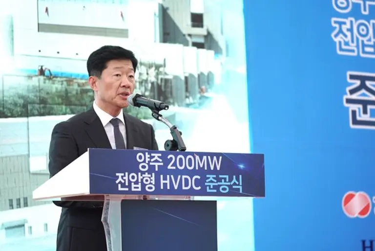 우태희 효성중공업 대표가 한전 양주변전소에서 열린 200MW 전압형 HVDC 구축 기념 준공식에서 축사를 하고 있다. (사진제공. 효성중공업)