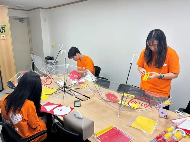 bhc 그룹 대학생 봉사단, 어린이 안전우산 만들기