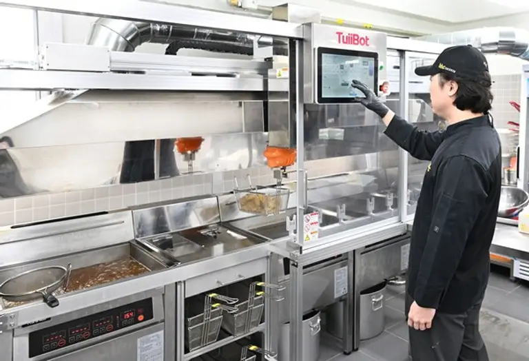 bhc 치킨, ‘튀봇’ 매장 도입 확대