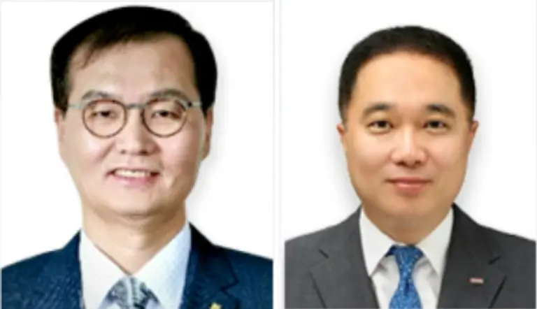 왼쪽부터 권재중 부산은행 부행장과 박성욱 부행장보. [출처: BNK부산은행]