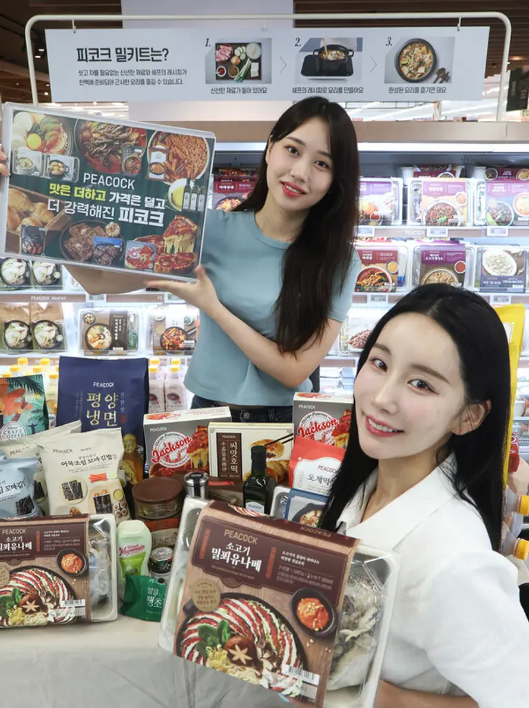  18일 이마트 용산점에서 모델들이 이마트 대표 PB 