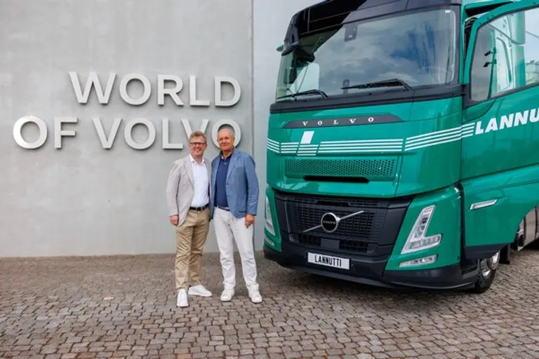볼보트럭이 이탈리아 운송 및 물류 기업인 라누티(Lannutti) 그룹으로부터 1천5백 대의 볼보 FH 에어로(Areo) 트럭 주문을 수주했다. 