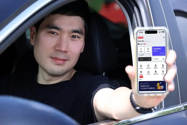PASS(패스)의 ‘모바일운전면허 확인서비스’가 도로교통법 개정에 따라 실물 운전면허증과 동일한 효력을 갖게 됐다. 