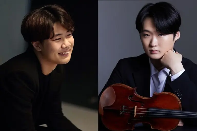 지나 바카우어 올해 우승자인 선율(왼쪽)과 퀸엘리자베스 콩쿠르 본선에 진출한 바이올리니스트 유다윤. [출처: 신한은행]