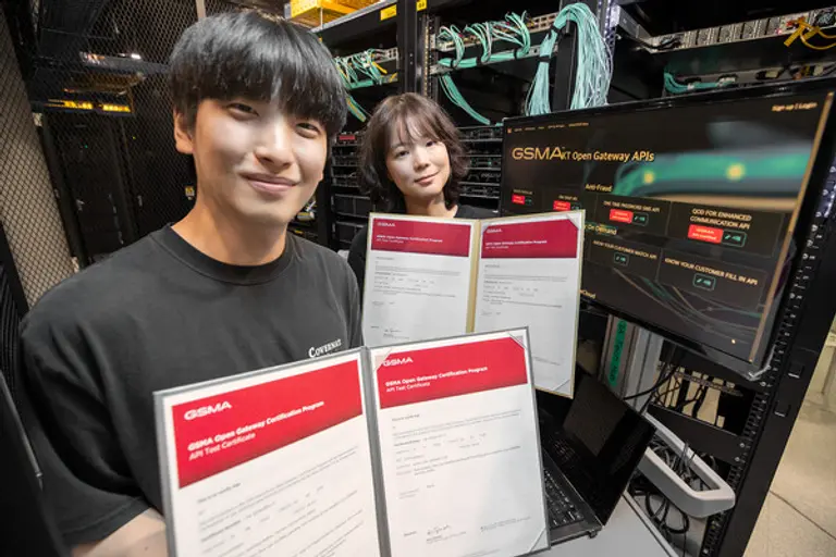 KT는 전 세계 통신사들과 연동해 글로벌 서비스가 가능한 API를 개발해 GSMA의 오픈 게이트웨이 인증 프로그램에서 국내 최초로 공식 인증을 획득했다