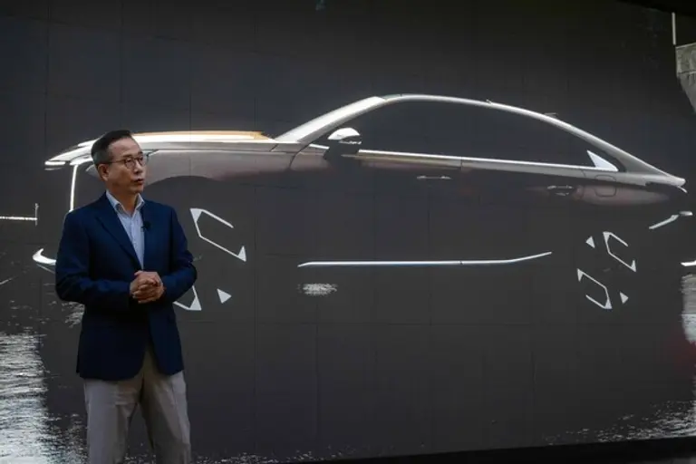  기아 국내사업본부장 정원정 부사장이 ‘더 뉴 K8 미디어데이’에서 환영사를 하는 모습