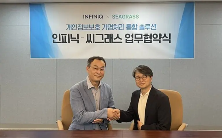 인피닉 박준형 대표(왼쪽)와 씨그래스 박성수 대표가 업무협약을 체결했다. (사진제공. 인피닉)