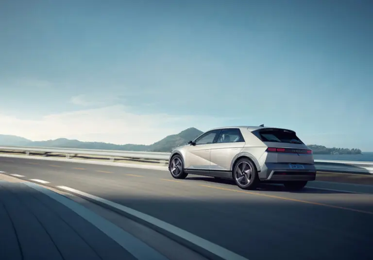 현대자동차는 전기차 구매부터 매각까지 고객의 EV 라이프를 책임지는 통합 케어 프로그램 ‘EV 에브리(EVery) 케어 +(플러스)’를 출시했다