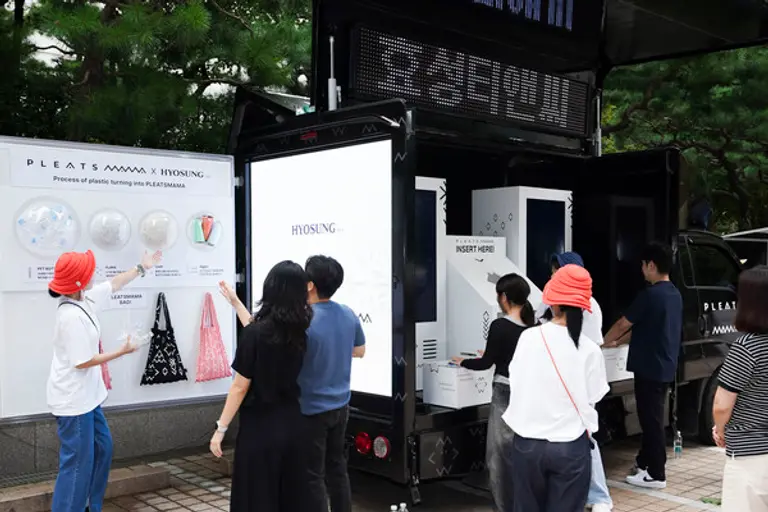 효성티앤씨가 자원순환의 날을 맞아 플리츠마마와 ‘에코 트럭’ 캠페인을 진행했다. (사진제공. 효성티앤씨)