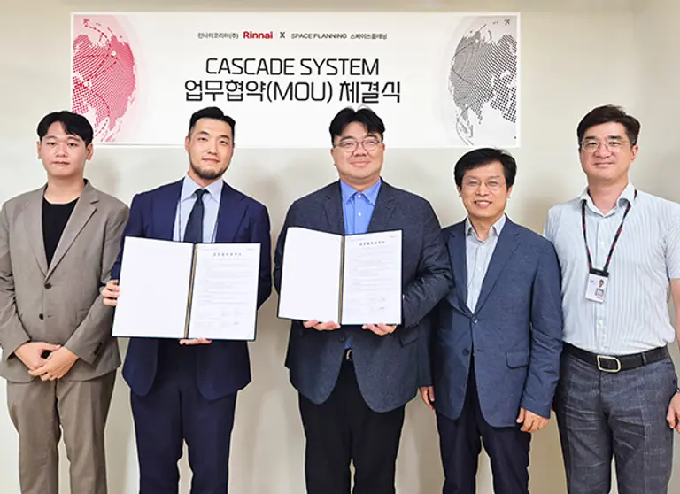 린나이-스페이스플래닝 MOU 사진. 스페이스플래닝 정우석 대표(중앙좌), 린나이 강상규 영업본부장(중앙우)