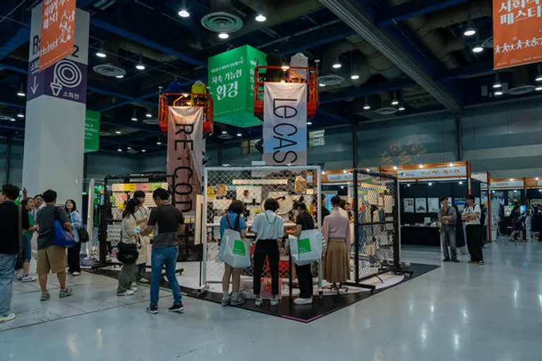 제 1회 대한민국 사회적 가치 페스타에 전시된 코오롱FnC 