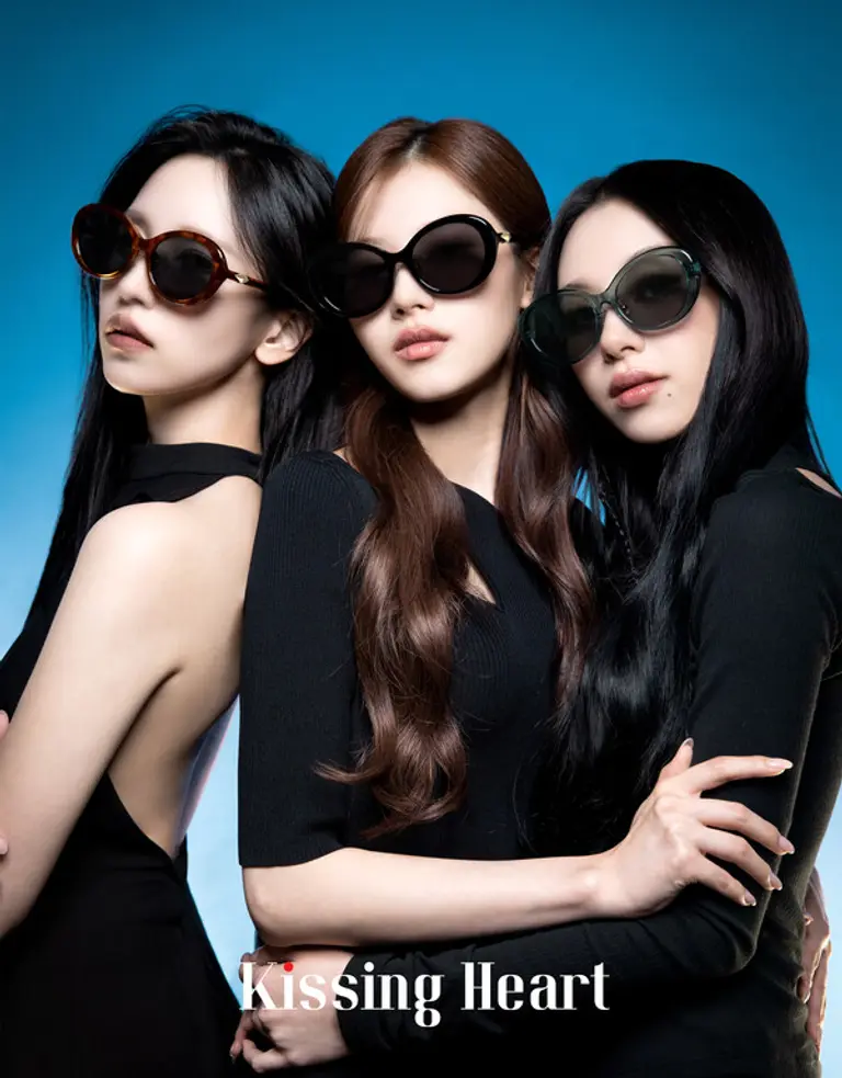아이웨어 브랜드 키싱하트가 새 브랜드 앰버서더로 트와이스 멤버 사나·미나·채영을 발탁했다. (사진제공=키싱하트)