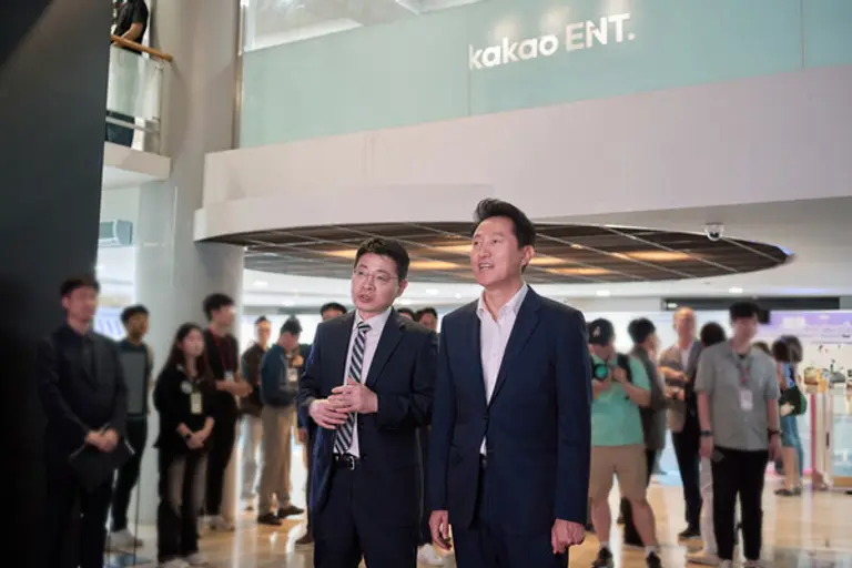 카카오엔터 권기수 대표(왼쪽)와 서울시 오세훈 시장