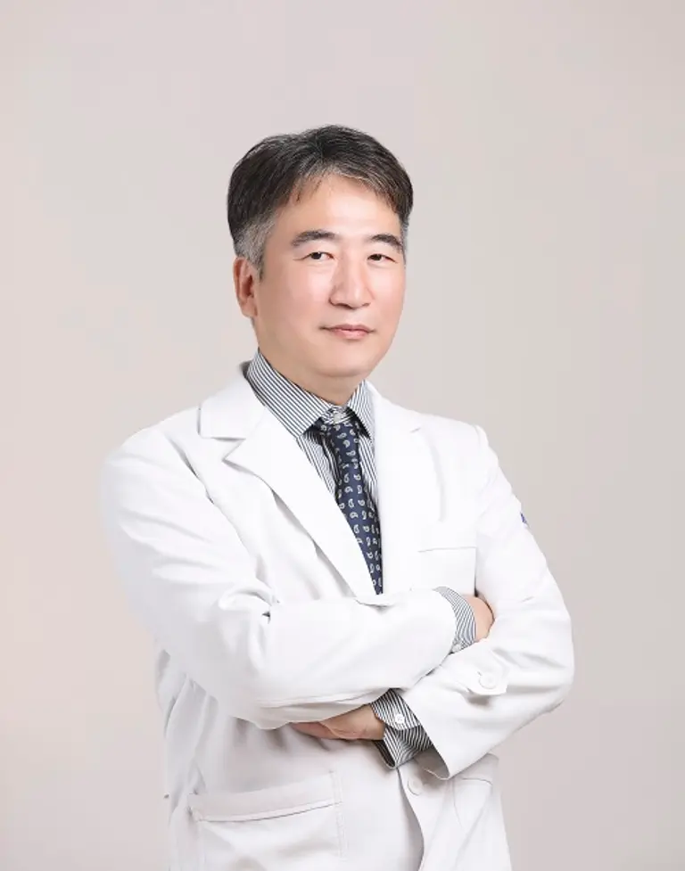 밝은신안과 고석진 원장