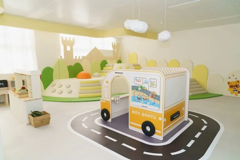 전라남도 여수시 화양면 나진초등학교 용창분교에 문을열 mom편한 놀이터 27호점 (사진제공=롯데)