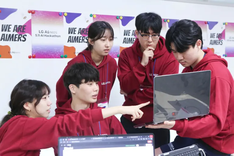 LG 에이머스 해커톤 참가자들 모습