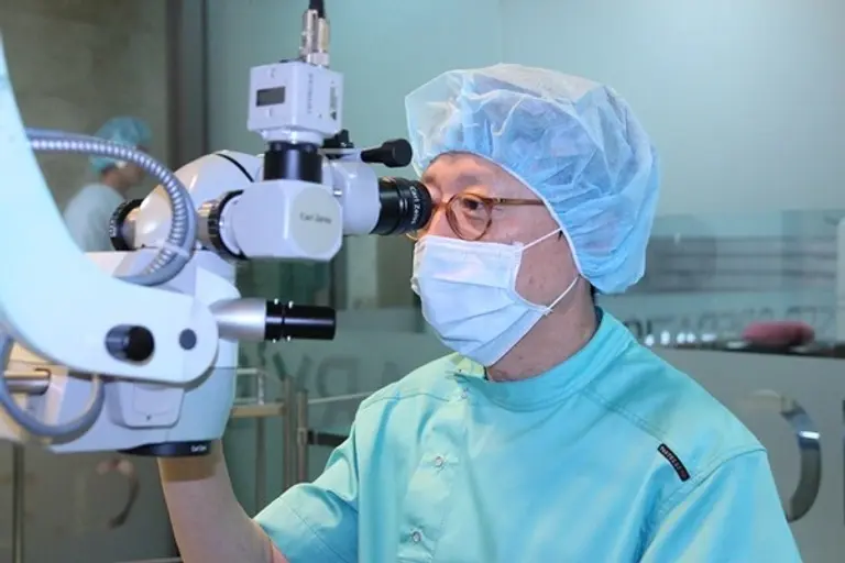 [사진: 인천 부평성모안과 배계종 원장]