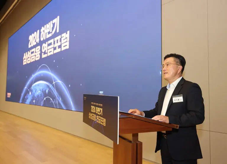 연금포럼 환영사를 진행 중인 삼성생명 금융영업본부 안기홍 부사장