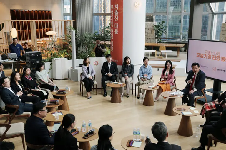 한화손해보험과 저출산고령사회위원회가 공동 개최한 저출생 극복을 위한 현장 방문 간담회 [출처: 한화손해보험]