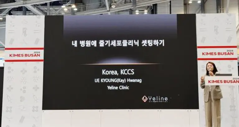 예라인의원 황의경 원장이 부산 국제 의료기기 전시회 ‘키메스 부산 2024’에서 강연을 펼치고 있다.