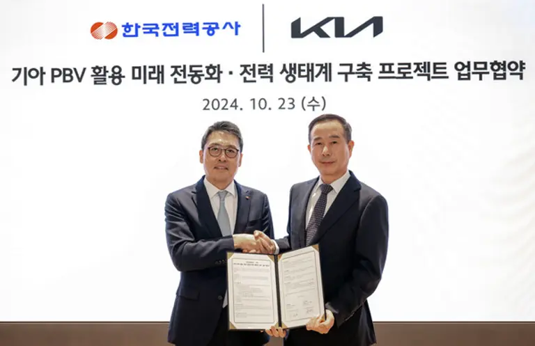 (왼쪽부터) 한국전력공사 이준호 안전&영업배전 부사장, 기아 국내사업본부장 정원정 부사장