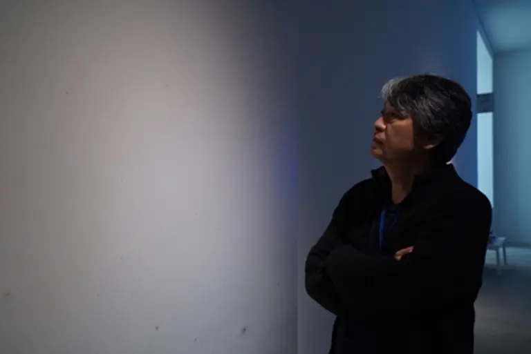 런던 사치 갤러리에 참석한 최영욱 작가