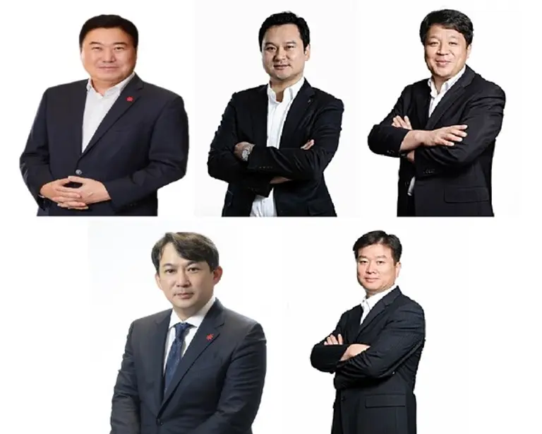 강승협 (주) 신세계푸드 대표, 김재섭 (주)신세계야구단 대표, 김홍극 (주)신세계인터내셔날 뷰티&라이프부문 대표, 송문준 이마트 24 대표, 전상진 (주)조선호텔앤리조트 대표이사 겸 레저사업본부장 (사진왼쪽부터 시계방향. 가나다 순) 