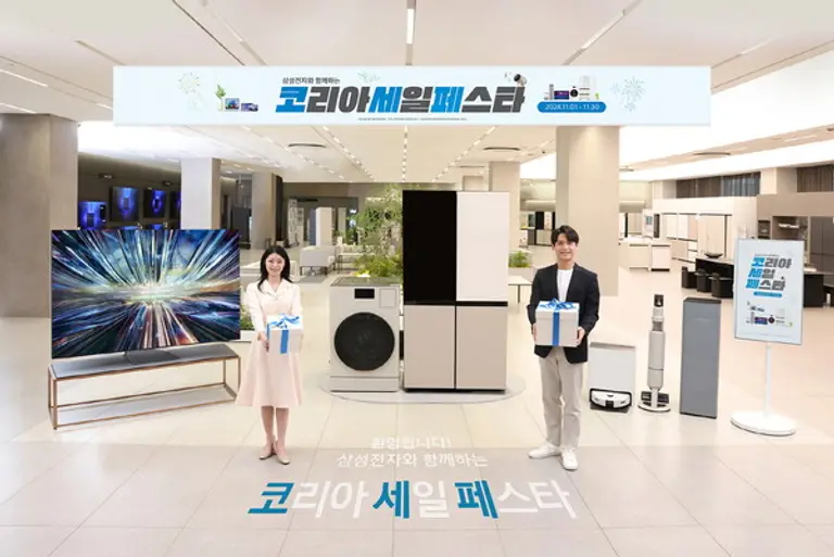 삼성전자 모델들이 삼성스토어 대치에서 