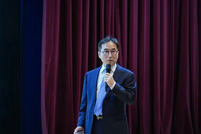 삼성전기 장덕현 사장이 창립기념식에서 기념사를 하고 있다.