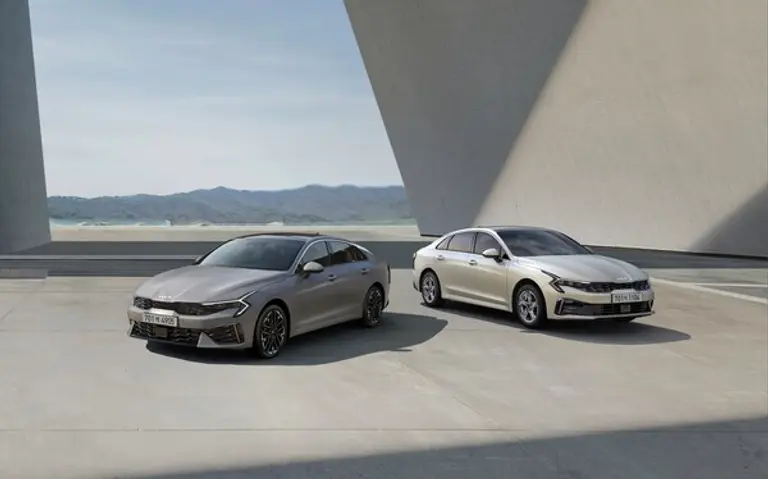 (왼쪽부터) The 2025 K5 1.6 가솔린 터보, 2.0 가솔린 스마트 셀렉션