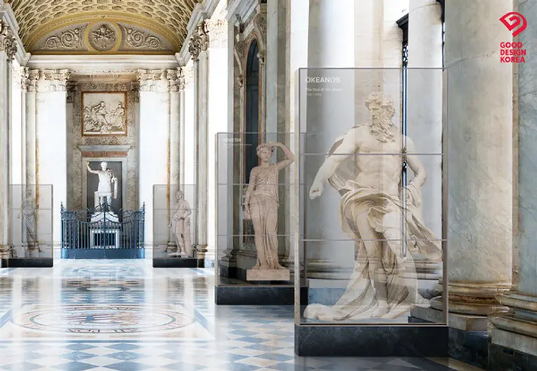  LG전자 투명 올레드 모듈러 사이니지가 박물관에서 전시에 활용된 모습을 담은 이미지 컷