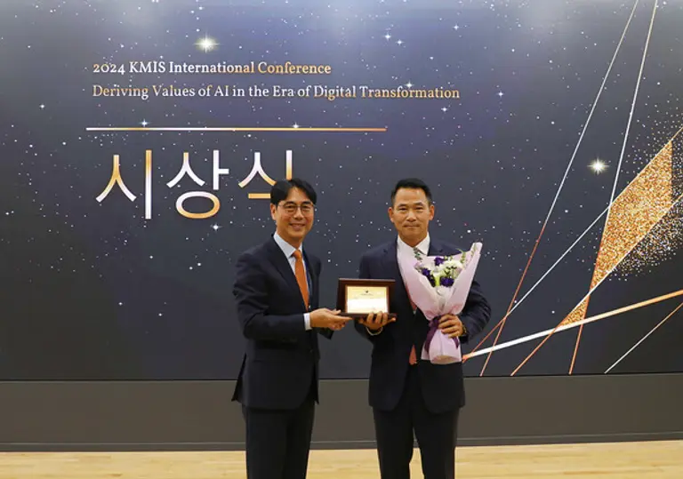 롯데이노베이트가 한국경영정보학회가 주최한 2024 추계국제학술대회에서 경영정보대상을 수상했다. (사진=롯데이노베이트)