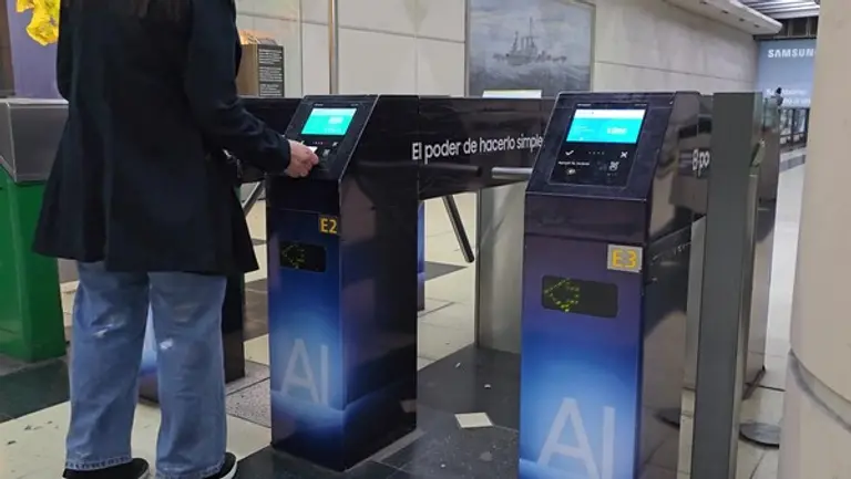 삼성전자가 아르헨티나 수도 부에노스아이레스(Buenos Aires)에서 지난달부터 올인원 세탁건조기 