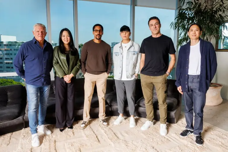 (왼쪽부터) 문앤백 미디어(Moon&Back Media) 러스 린제이(Russ Lindsay) 공동 설립자, SM 최정민 최고글로벌사업책임자(CGO), 감마(gamma.) 래리 잭슨(Larry Jackson) CEO, 카카오엔터테인먼트 장윤중 공동대표, 감마(gamma.) 벤 쿡(Ben Cook) 영국 & 유럽 대표, 카카오엔터-SM 북미 통합 법인 케빈 니시무라(Kevin Nishimura) COO