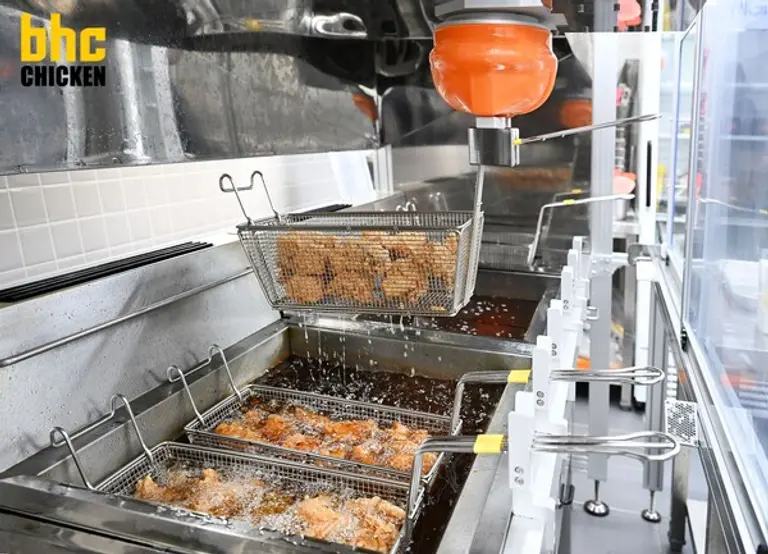 bhc 치킨, ‘튀봇’ 도입 매장 전국 22개로 확대