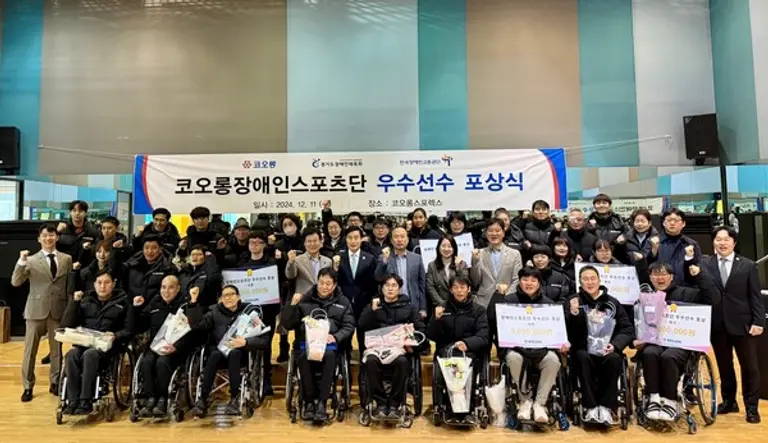 코오롱그룹이 11일 코오롱스포렉스 서초점에서 코오롱장애인스포츠단 소속 우수 선수들을 격려하는 포상식을 개최했다. (사진제공=코오롱)