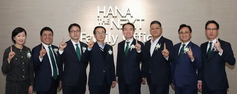 하나은행은 지난 13일 서울 강남구 삼성동 플레이스1에 예술과 접목한 패밀리오피스 전용공간 