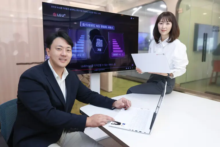 비즈온을 소개하는 LGU+ 직원들의 모습. (LGU+ 제공)