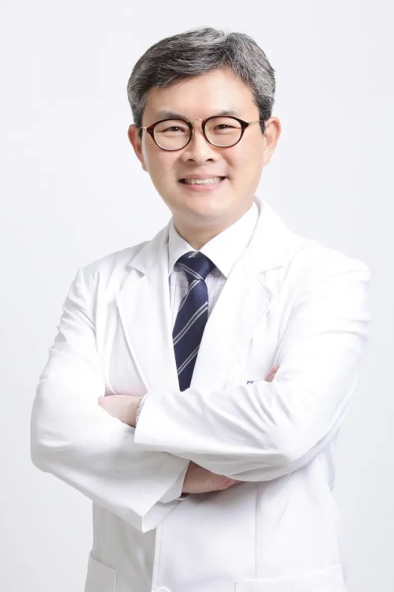 연세팜스의원 은평 본점 윤정현 원장