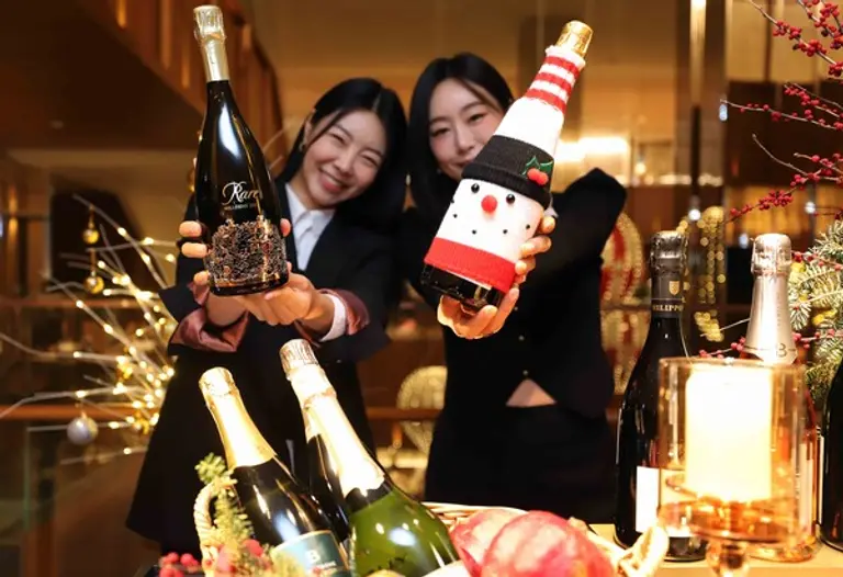 신세계백화점 강남점 하우스 오프 신세계가 팝업스토어를 열고 연말 파티에 어울리는 샴페인을 한데 모아 선보인다. (사진제공 신세계百)